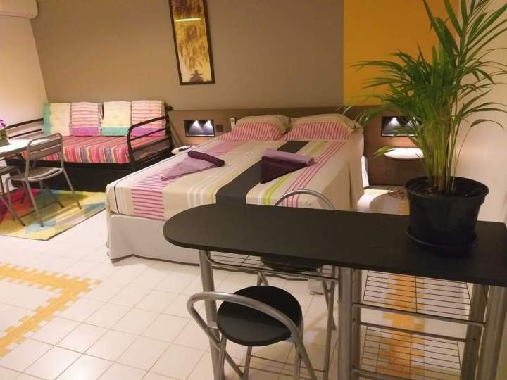 Studios équipés pour un séjour pratique et agréable.